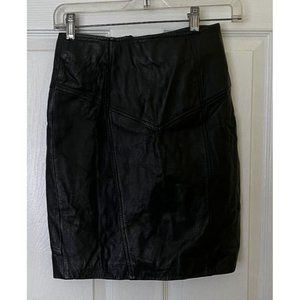 Pelle Cuir Black Leather Mini Skirt Women’s Size 6 - Zip back, 18”